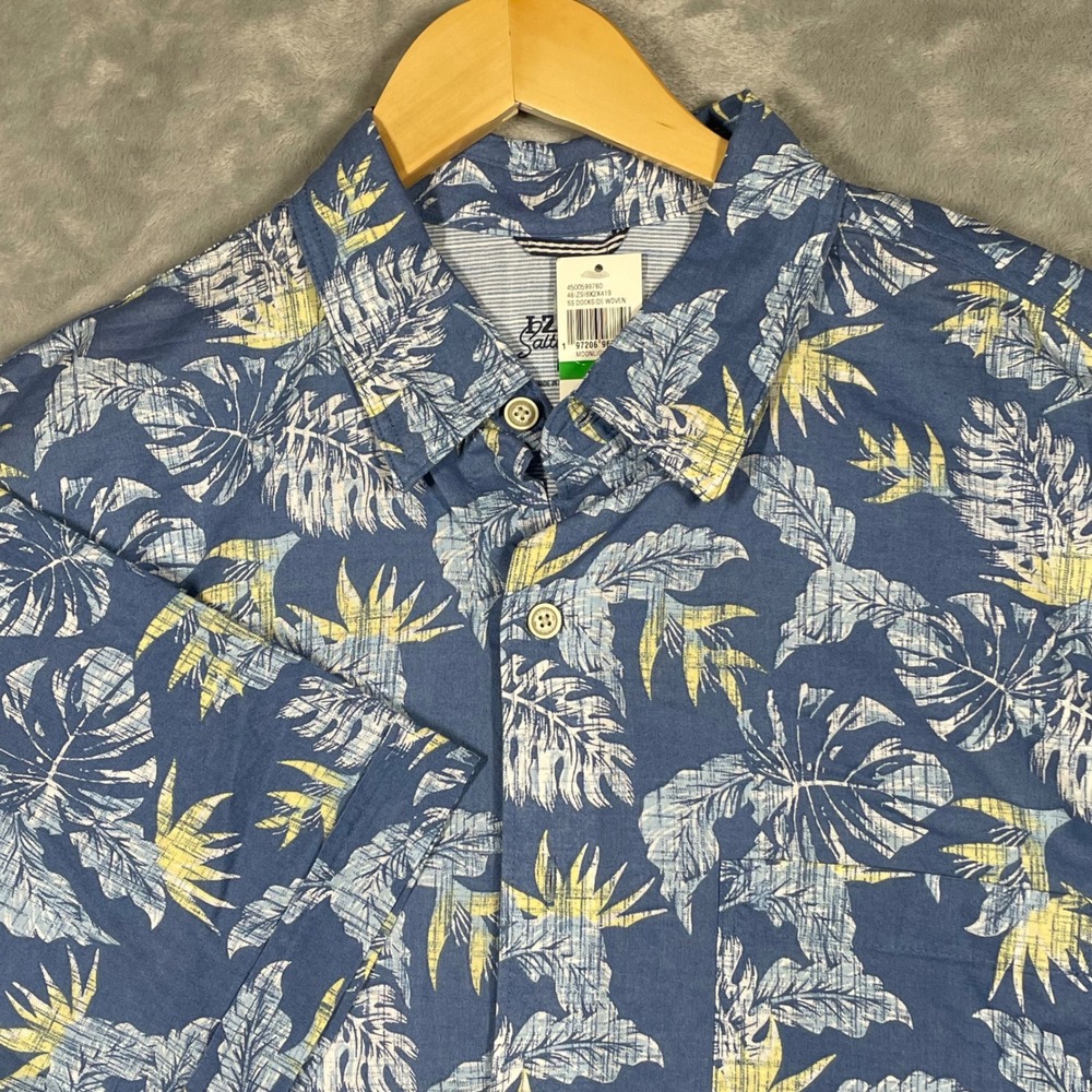 IZOD Saltwater Mens LT Short Sleeve Button Down Shirt Blue Tropical NEW